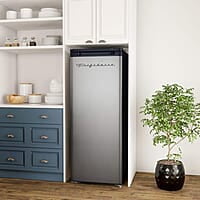 Congelador Frigidaire Efrf696-AMZ de 6,5 pies cúbicos